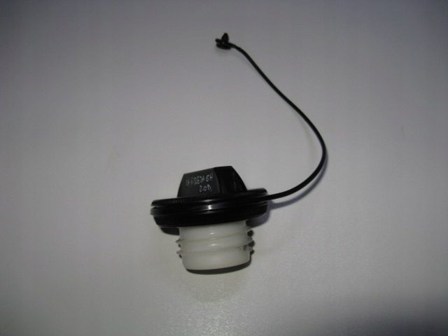 КРЫШКА ГОРЛОВИНЫ БЕНЗОБАКА SUBARU IMPREZA GH 2.0D, фото 1