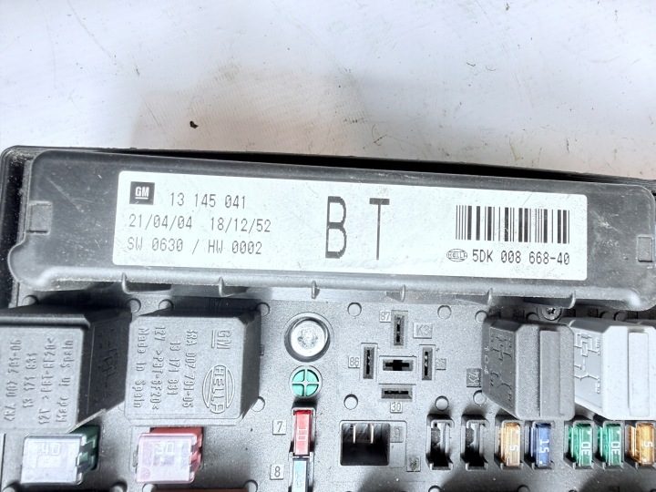 Блок предохранителей Opel Astra III H 1.6 16V 2004-2006 HELLA 5DK00866840, фото 2
