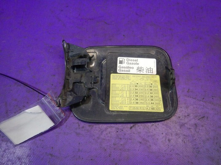 Audi A4 B5 универсал 97-01 рестайлинг лючок горловины бензобака 8D5809905, фото 2