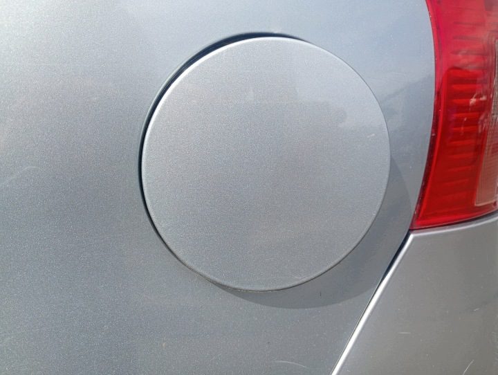 Лючок горловины бензобака Toyota Yaris 2 II РЕСТАЙЛИНГ 05-08 код краски 1F8, фото 1