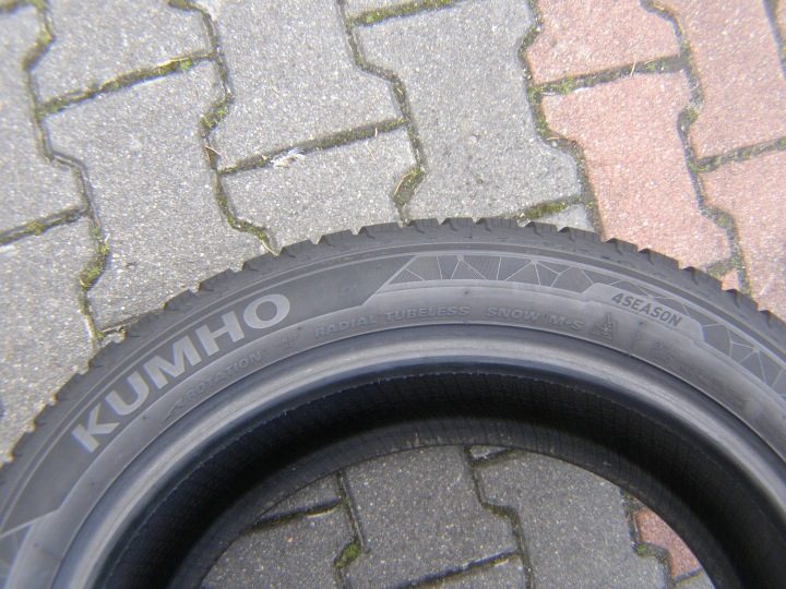 Шина всесезонная Kumho Solus 4S HA32 245/45R18 100 Y сцепление на снегу, фото 3