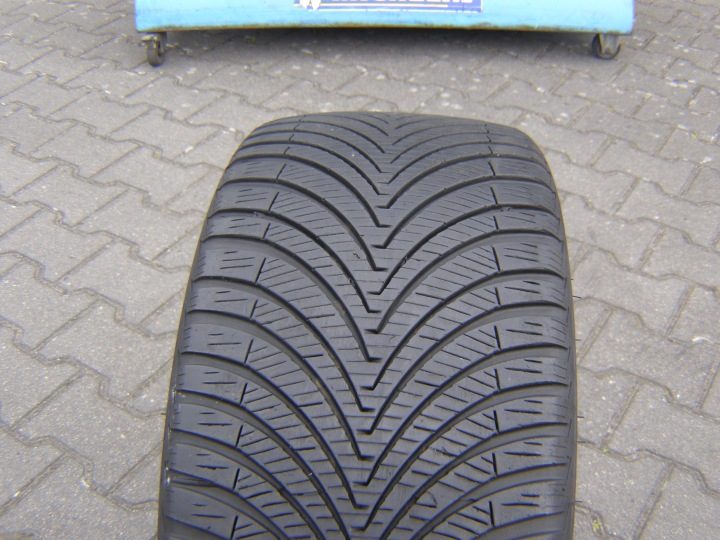 Шина всесезонная Kumho Solus 4S HA32 225/40R18 92 Y сцепление на снегу (3PMSF), усилитель (XL), фото 2