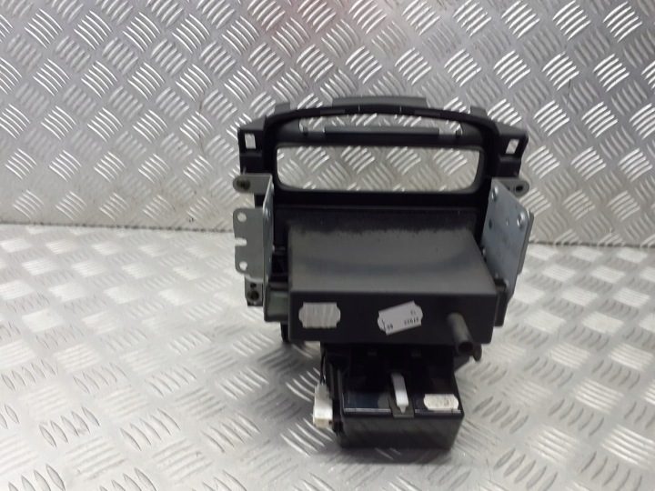 Пепельница Nissan Primera P12 1.6 68413AV, фото 3