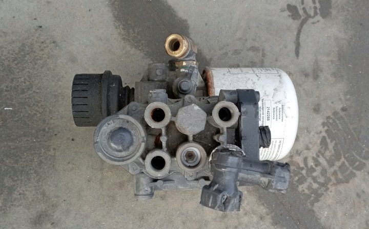 Клапан Основание осушителя DAF K056899N02, фото 2