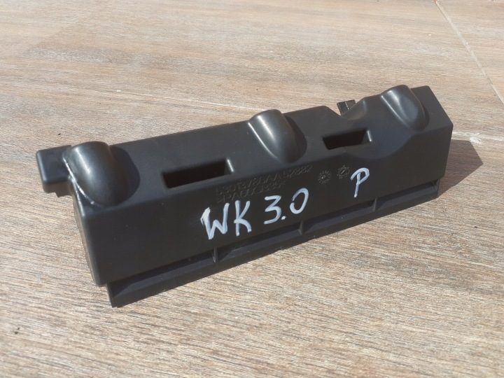 Jeep WK защита крышка форсунок правая 3.0 CRD 53013786AA, фото 3