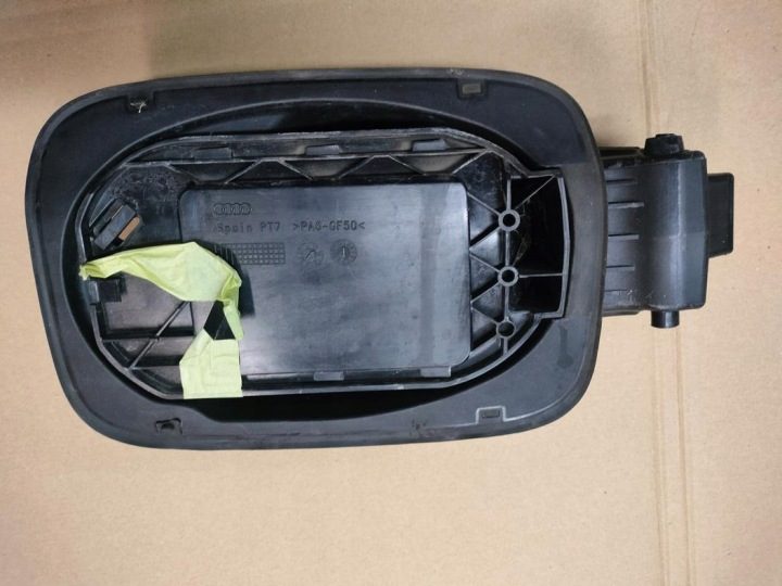 Audi Q3 8U Новый лючок горловины бензобака 8U0809906E, фото 3