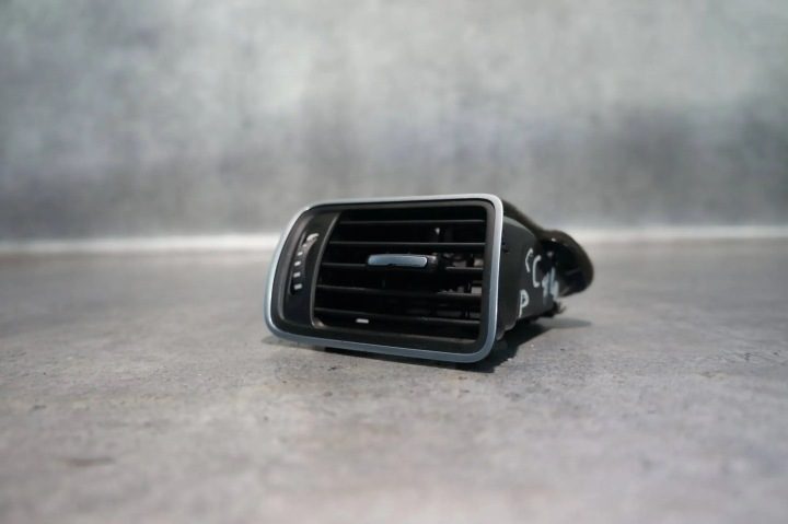 Решетка форсунка обдува правая Volkswagen Passat CC рестайлинг 3AC819702A, фото 1