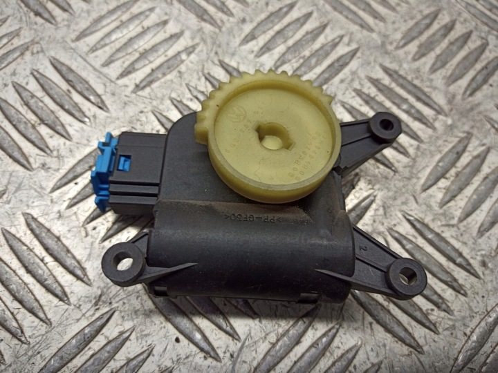 Моторчик вентилятора Skoda Fabia II VW 0132801357, фото 2