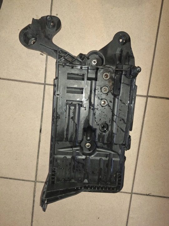 Площадка аккумулятора Audi A3 S3 8V 5Q0915531K, фото 2