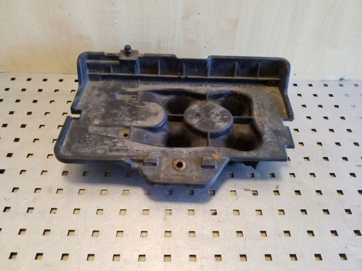 Площадка аккумулятора AUDI A3 (8L1) 1J0915333 1.9L дизель 66 кВт 1998, фото 1