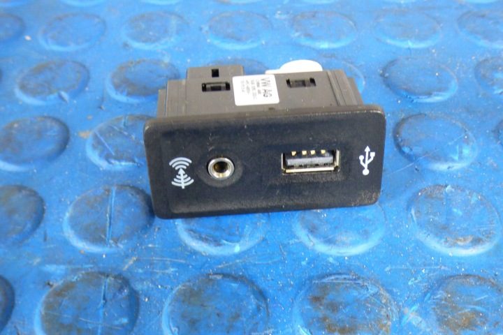Volkswagen Golf VII гнездо порт AUX USB 5G0035222C, фото 1