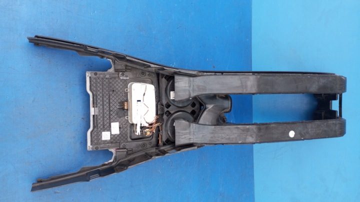 ЦЕНТРАЛЬНЫЙ ТОННЕЛЬ БАРДАЧОК ПЕПЕЛЬНИЦА 8223326 BMW 7 E65 E66 01-, фото 4