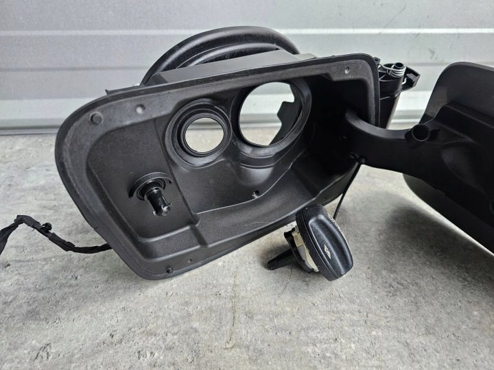 BMW 5 G60 ЛЮЧОК ГОРЛОВИНЫ БЕНЗОБАКА ДИЗЕЛЬ 520D 9450290, фото 3