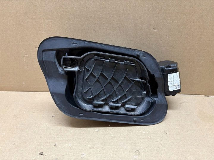 VW Touran III 5TA лючок горловины бензобака 5TA809799A Touran III 5TA, фото 1