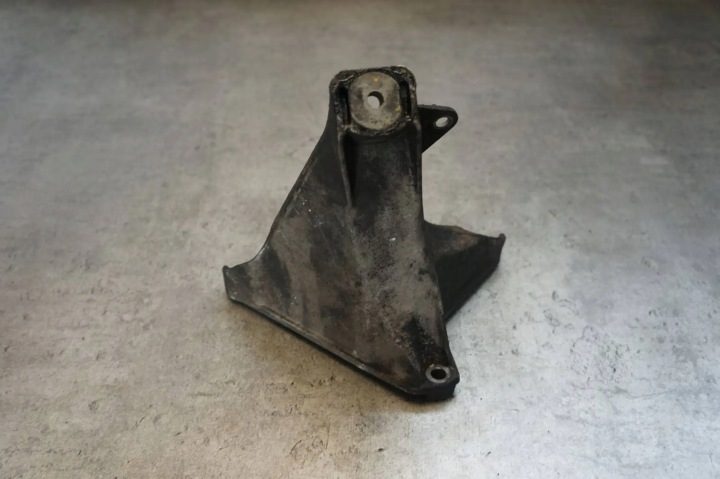 Кронштейн двигателя Audi A4 B5 1.9 TDI - 8D0199308F, фото 1