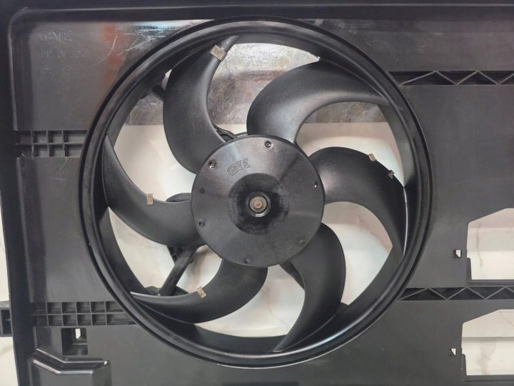 Вентилятор радиатора Mitsubishi Colt Smart 1350A066 A4545001503 оригинальный, фото 3