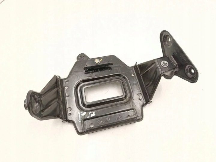 Кронштейн аккумулятора BMW 6832664 31004945 2.0L 2020, фото 1
