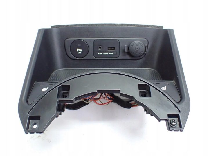 ГНЕЗДО ПОРТ USB AUX ОБОГРЕВ СИДЕНИЙ ЕВРОПА 84630-3U080 KIA SPORTAGE III 11 г., фото 1