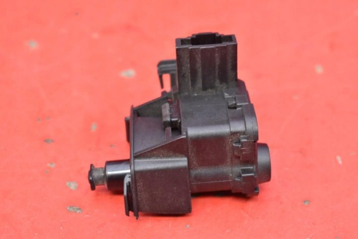 Моторчик лючка бензобака 7P0810773D Skoda Fabia 3 III 14-18, фото 5