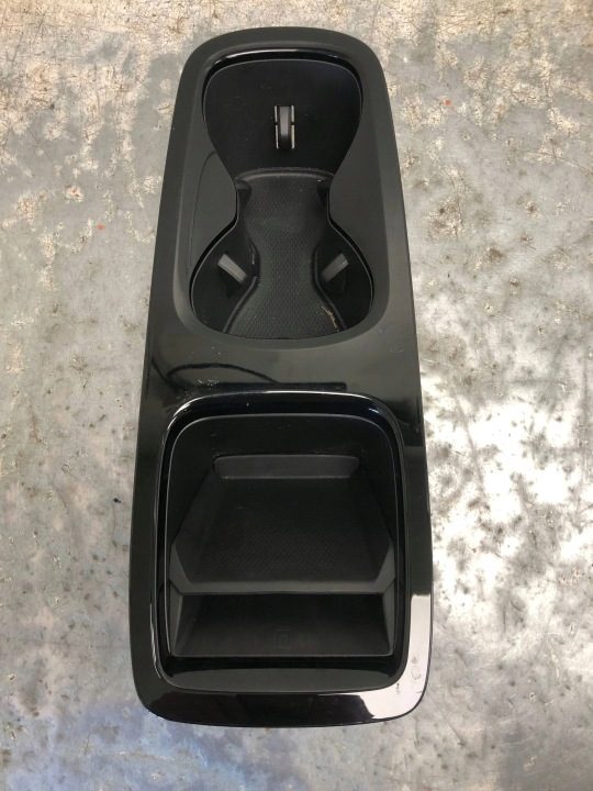 ПОДСТАКАННИК ТОННЕЛЯ VW ID3 ID.3 10A863475B 10A947145B, фото 1