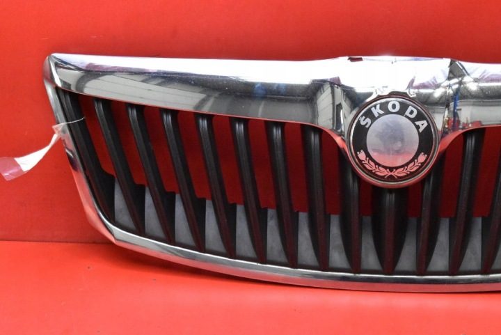РЕШЕТКА РАДИАТОРА ЧЕРНАЯ ХРОМ 1Z0853651C SKODA OCTAVIA 2 II 08-13, фото 2
