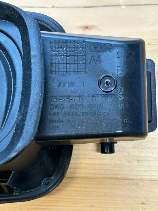 Audi A4 B9 лючок горловины бензобака 8W0809906, фото 4