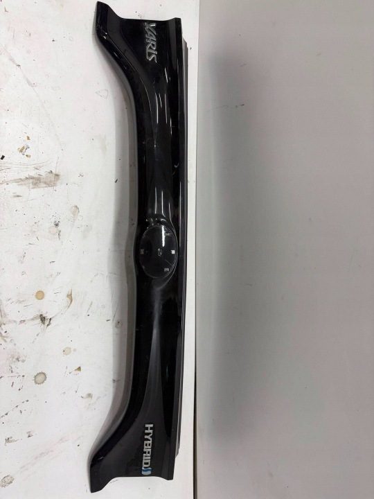TOYOTA YARIS IV 4 НАКЛАДКА КРЫШКИ БАГАЖНИКА 76801-K0010, фото 1