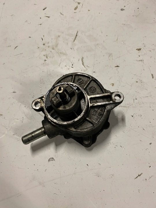 Насос вакуумный 2.2 CDI Mercedes W204, фото 1