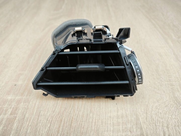 ОРИГИНАЛЬНЫЙ ДЕФЛЕКТОР ОБДУВА ПАНЕЛИ КОНСОЛИ ПРАВЫЙ BMW G26 G20 6848618 51 л.с., фото 1