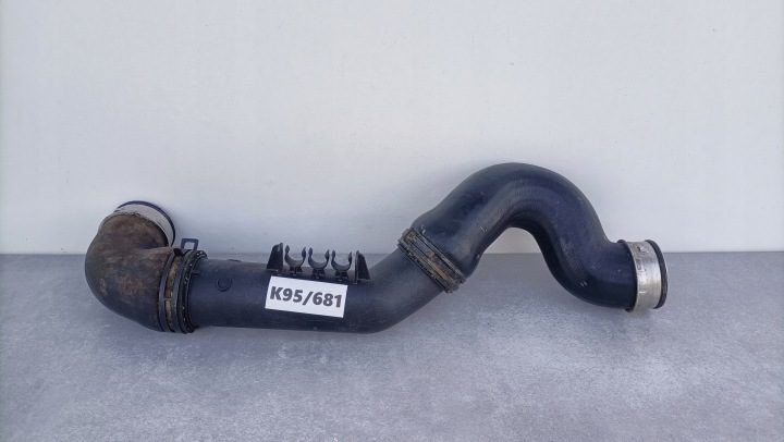 ПАТРУБОК ТУРБИНЫ ИНТЕРКУЛЕРА VW PASSAT B6 SEAT SKODA AUDI K95/681, фото 1