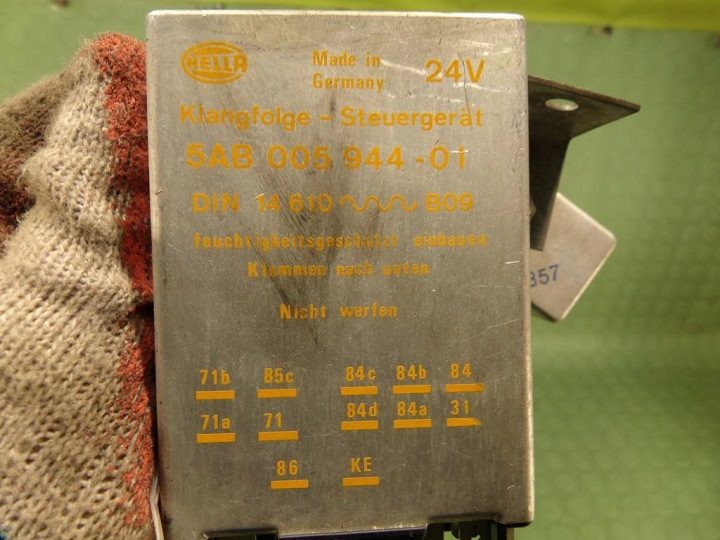 STEYR 790.195/L32/4X4 РЕЛЕ 5AB005944-01, фото 3