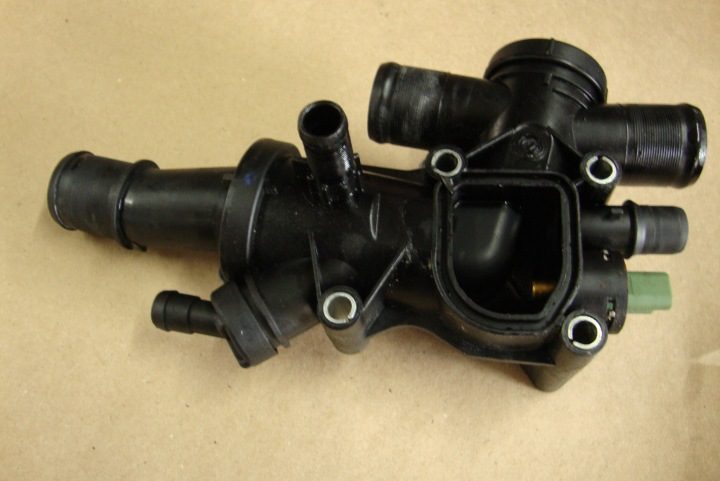Корпус термостата Ford 2.0 TDCI Citroen Peugeot 2.0 HDI, фото 2