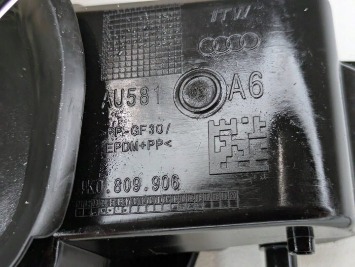 Audi OE 4K0809906 лючок горловины бензобака, фото 4