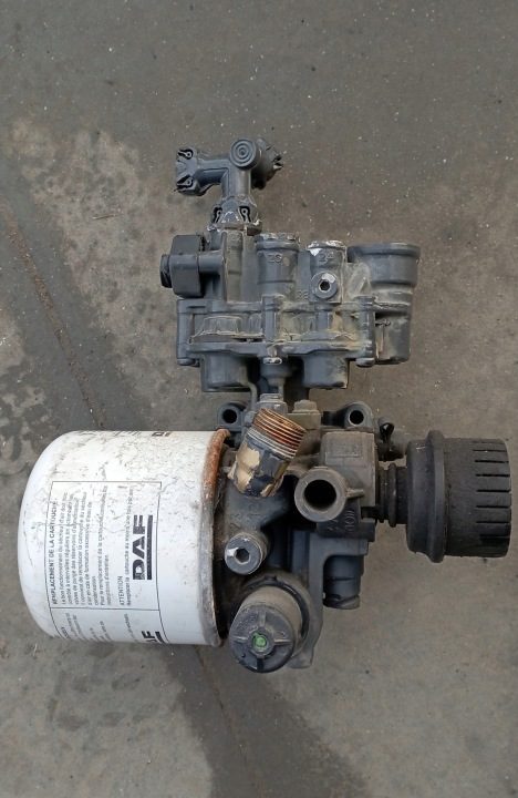 Клапан Основание осушителя DAF K056899N02, фото 1