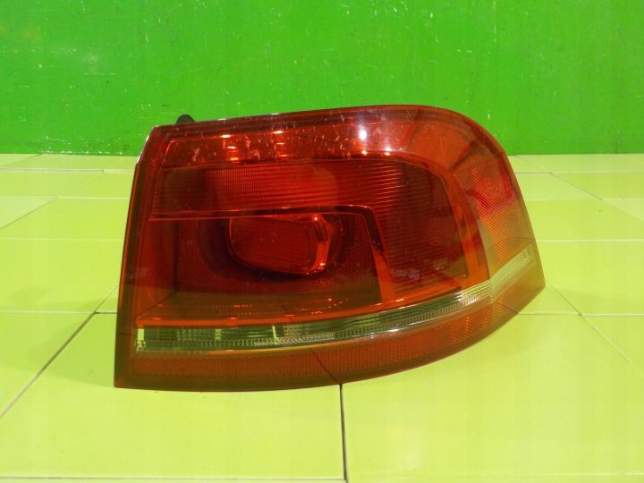 VW PASSAT B7 2.0 TDI 12 г. УНИВЕРСАЛ 5D фонарь правый задний 3AF945096C, фото 2