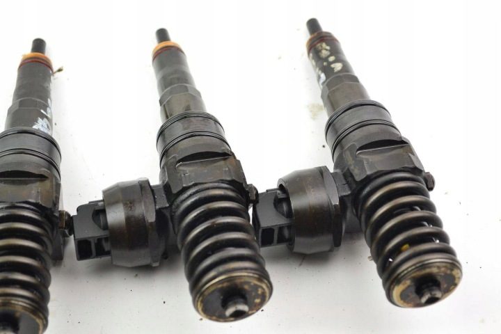 Volkswagen PASSAT B6 2.0 TDI 140 л.с. НАСОС-ФОРСУНКИ 038130073BQ 4X, фото 3