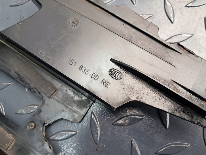 Направляющая КРЕПЛЕНИЕ фары правое переднее Hella 8 386 710 BMW E53 X5 дорестайлинг, фото 2