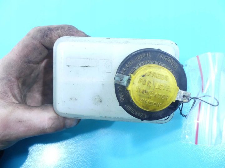 БАЧОК ТОРМОЗНОЙ ЖИДКОСТИ FIAT 126P, фото 3