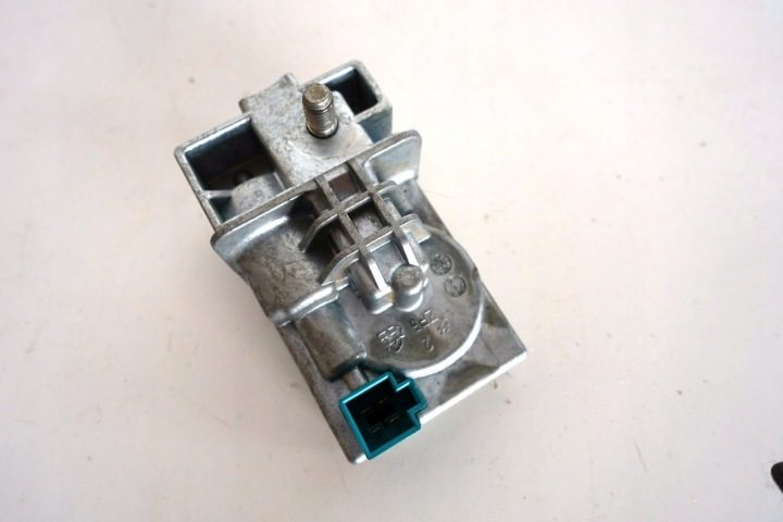 Mercedes w204 w207 блокиратор защелка замок 2045458132, фото 2