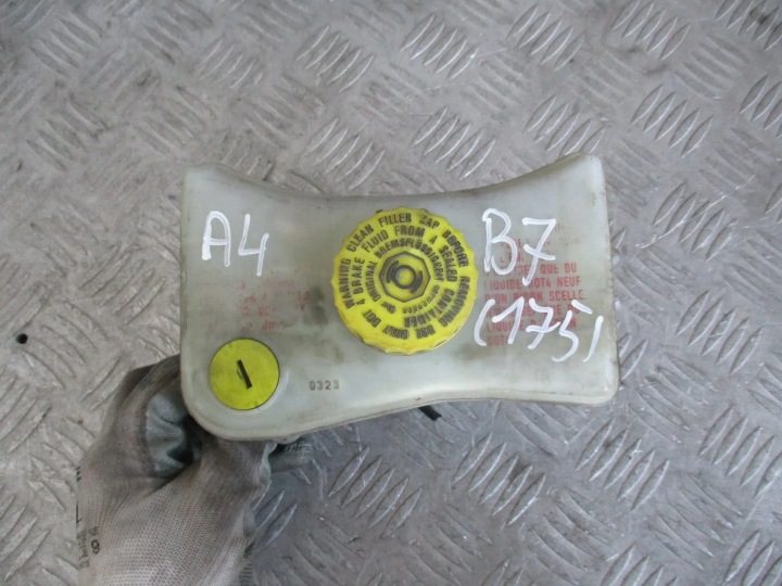 БАЧОК ТОРМОЗНОЙ ЖИДКОСТИ AUDI A4 B7 1.9D 04-08 R, фото 1