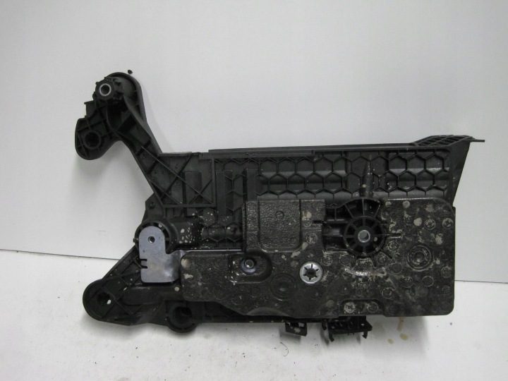 Площадка аккумулятора Audi A3 S3 8V 5Q0915331K, фото 2