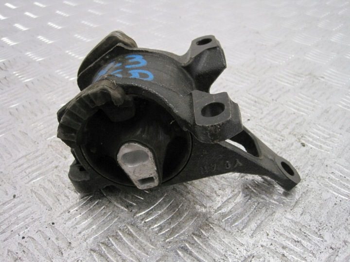 Mazda OE KD45 K1442 Опора двигателя, фото 1