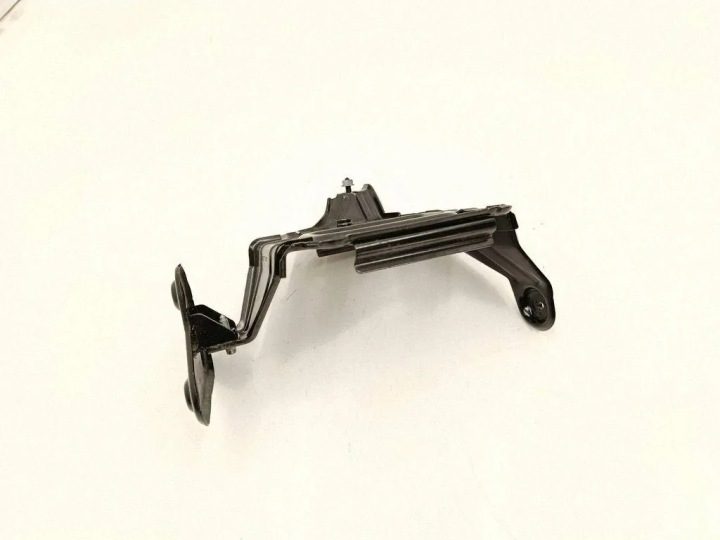 Кронштейн аккумулятора BMW 6832664 31004945 2.0L 2020, фото 3