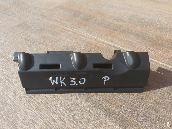 Jeep WK защита крышка форсунок правая 3.0 CRD 53013786AA, фото 1