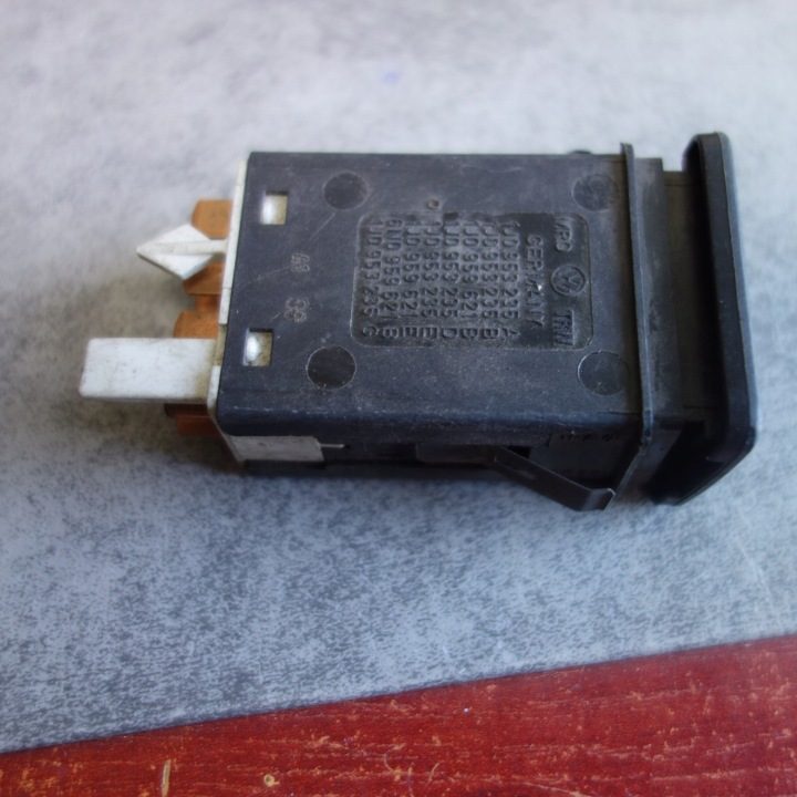 Кнопка аварийной сигнализации 1J0953235A 1J0959621B VW Golf IV / Bora, фото 2