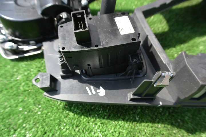 BMW F10 F11 ЦЕНТРАЛЬНАЯ КОНСОЛЬ ТОННЕЛЬ БАРДАЧОК 9206663 9171556 + Кнопка ручного тормоза BMW 5 (F10) 9180199 2.0L дизель 135 кВт 2012, фото 13