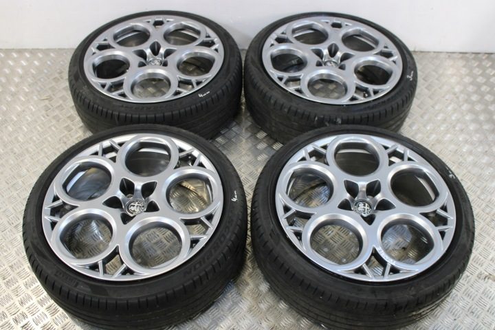 Колеса диски литые диски 235/40 R20 лето ET37 Alfa Romeo Tonale, фото 1