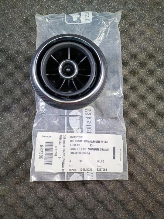 Дефлектор обдува воздуха Audi OE 8V0820901, фото 1
