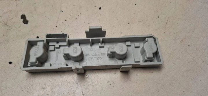 Контакты заднего фонаря SKODA OCTAVIA I (1U2) 1Z5945258A 31043992 2.0L бензин, фото 1