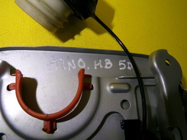Лючок горловины бензобака Nissan Almera Tino код краска: Klog NR378, фото 9